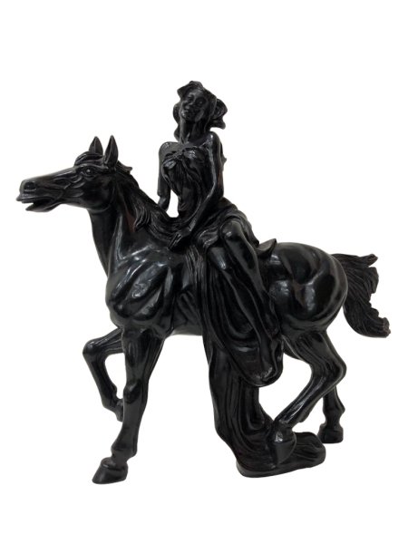 REÇİNE AT ÜZERİNDE KIZ BİBLO 30CM